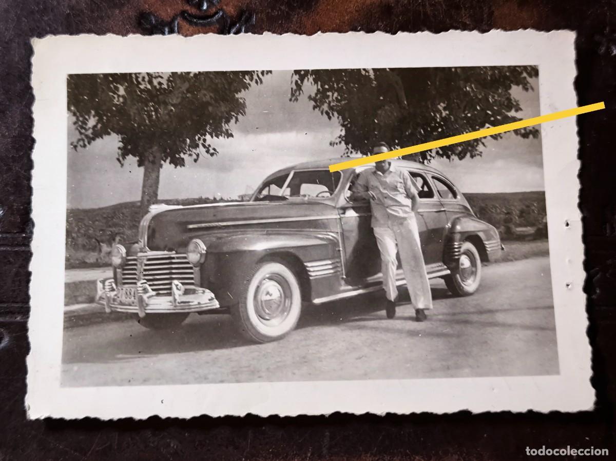 Alte Fotografie: Antigua fotograf&iacute;a. Coche Sed&aacute;n Pontiac Aero. La Habana Cuba. A&ntilde;os 40.