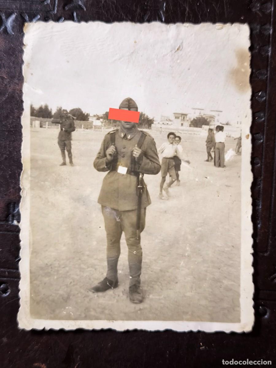 Fotografia antiga: Antigua fotograf&iacute;a militar. Soldados espa&ntilde;oles. Villa Sanjurjo. Alhucemas. Marruecos. A&ntilde;os 40