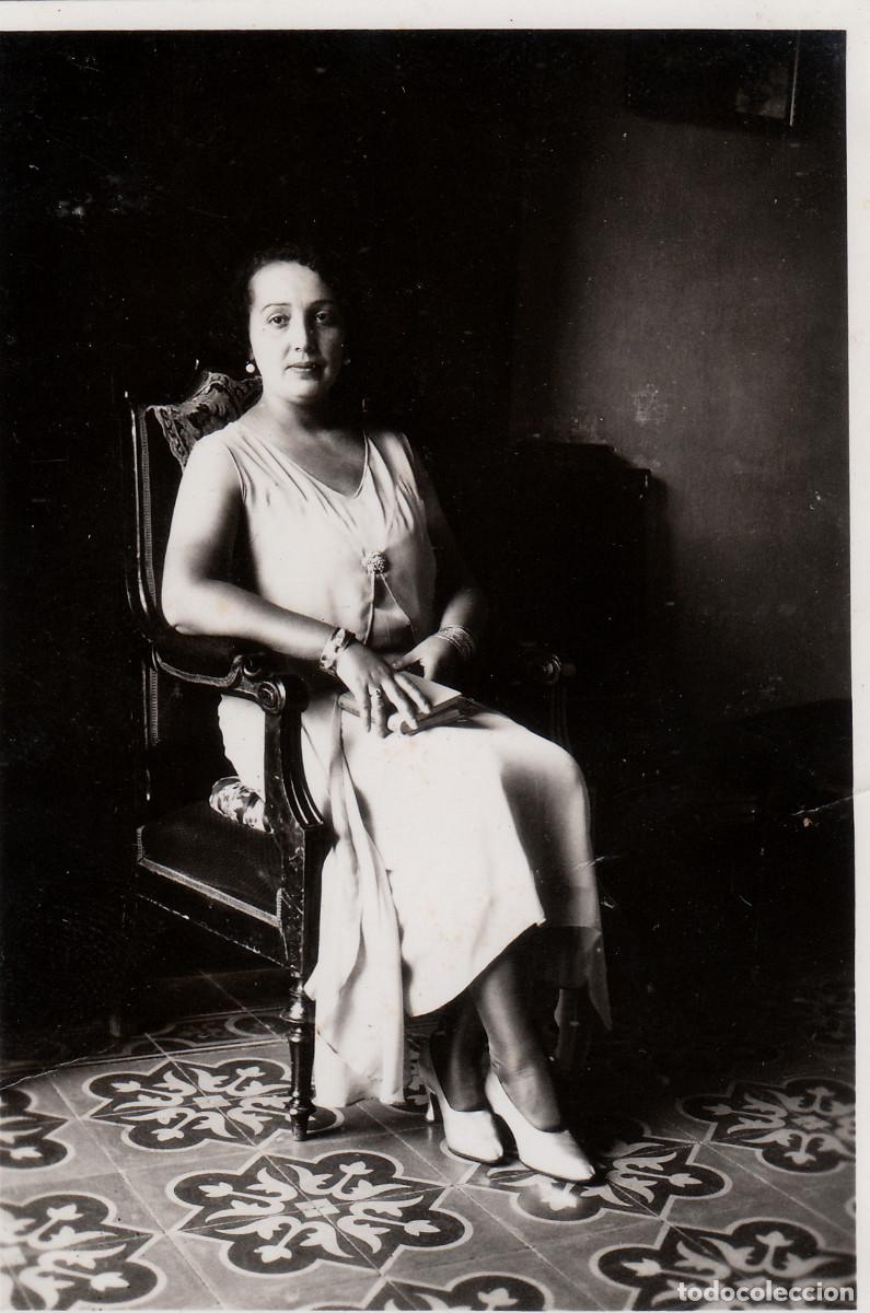 Fotografia antica: Preciosa foto. Retrato interior. Dama elegante sentada con un libro. Almer&iacute;a. A&ntilde;o 1932 oc