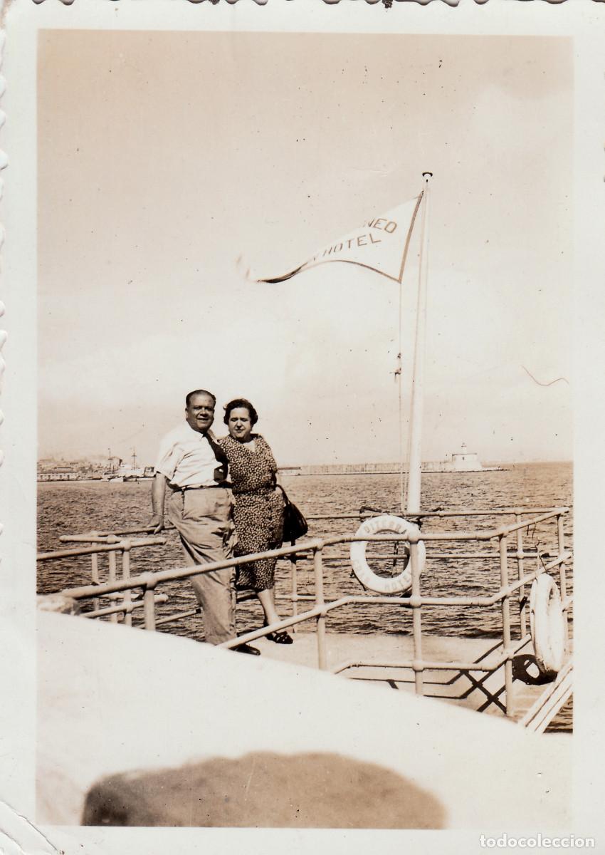 Fotograf&iacute;a antigua: 2 fotos. Barco con bandera y salvavidas del Gran Hotel Mediterr&aacute;neo de Mallorca. A&ntilde;os 50-60 kn