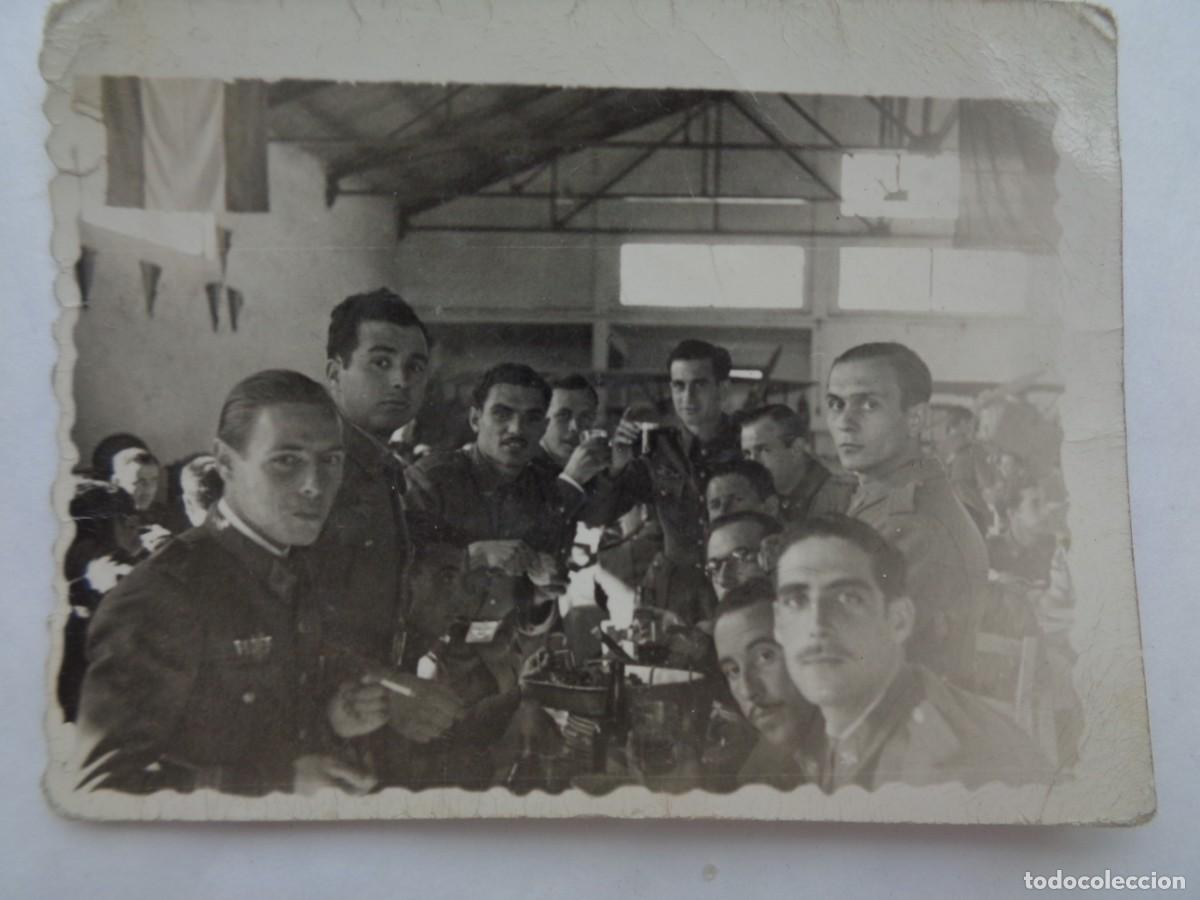 Fotograf&iacute;a antigua: AVIACION : FOTO DE MILITARES DEL EJERCITO DEL AIRE EN CONVITE . A&Ntilde;OS 40