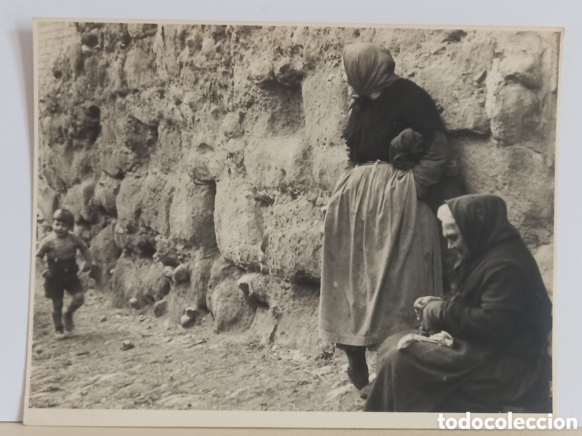 Fotograf&iacute;a antigua: Foto costumbrista. Ancianas y ni&ntilde;o. 15 x 11 ctms. Arxiu Catalunya