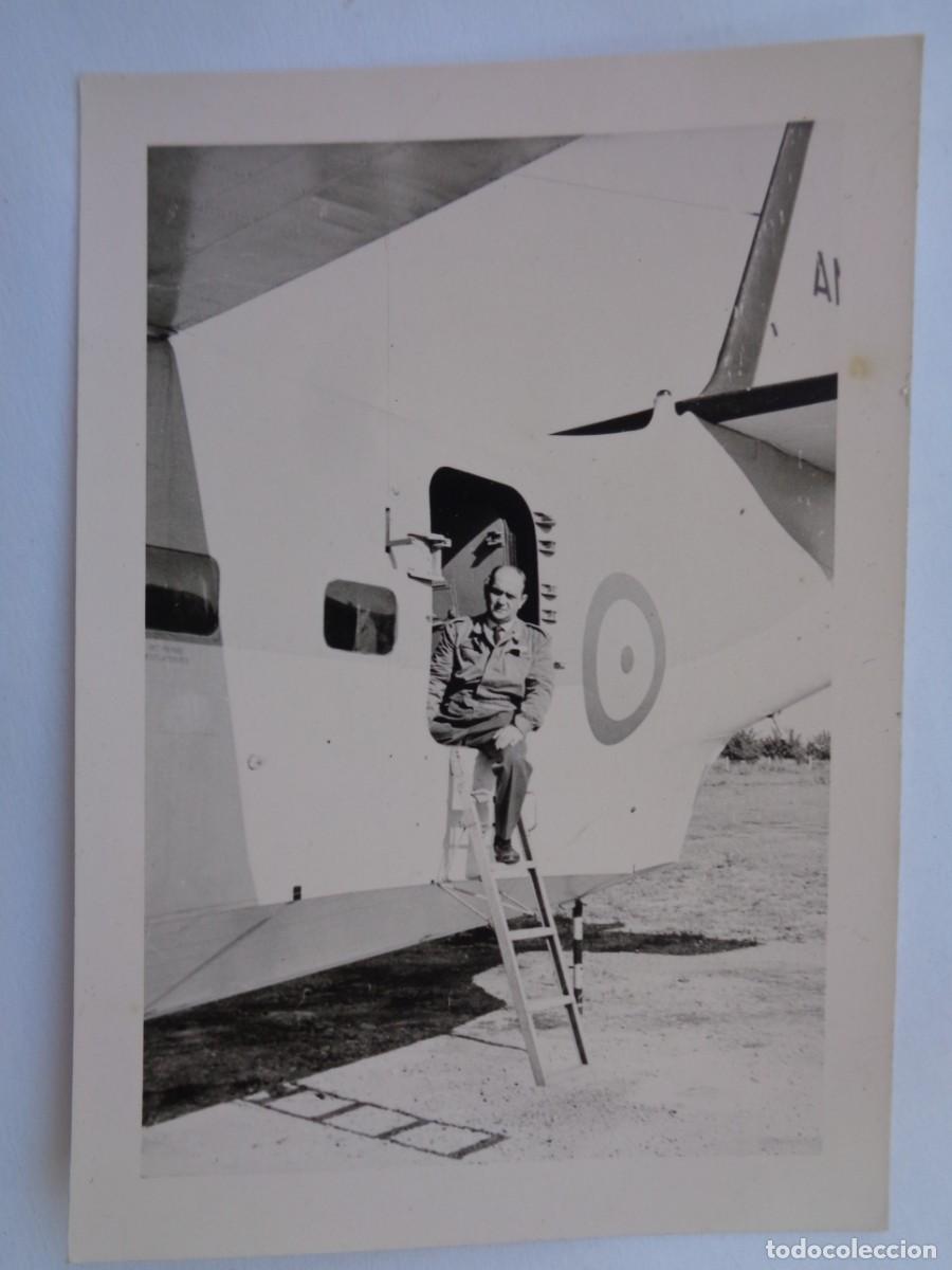 Fotograf&iacute;a antigua: AVIACION : FOTO DE MILITAR DEL EJERCITO DEL AIRE EN AVION