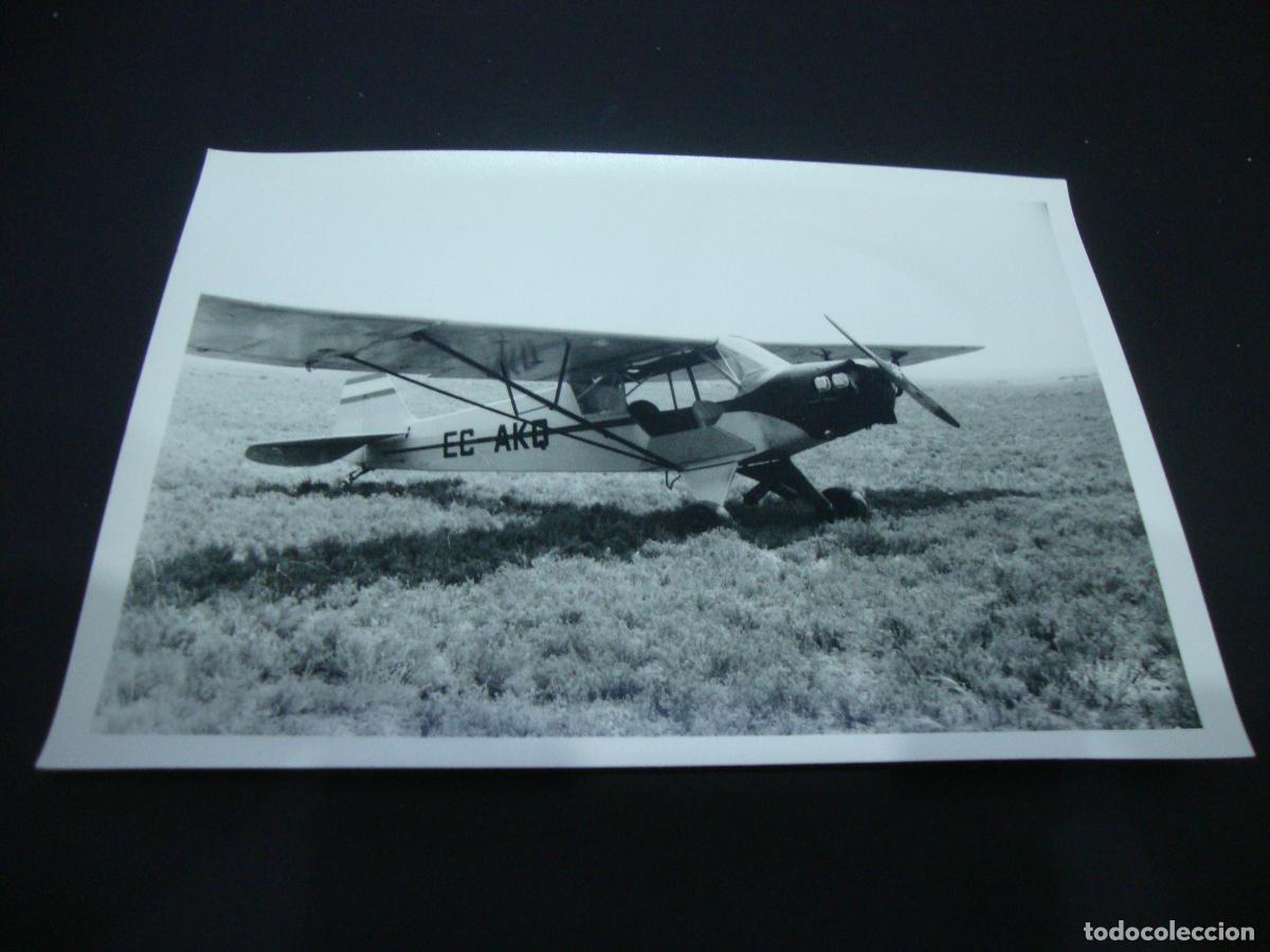 Fotograf&iacute;a antigua: FOTOGRAFIA AVIONETA CAMPO DE ALFES LERIDA 1965