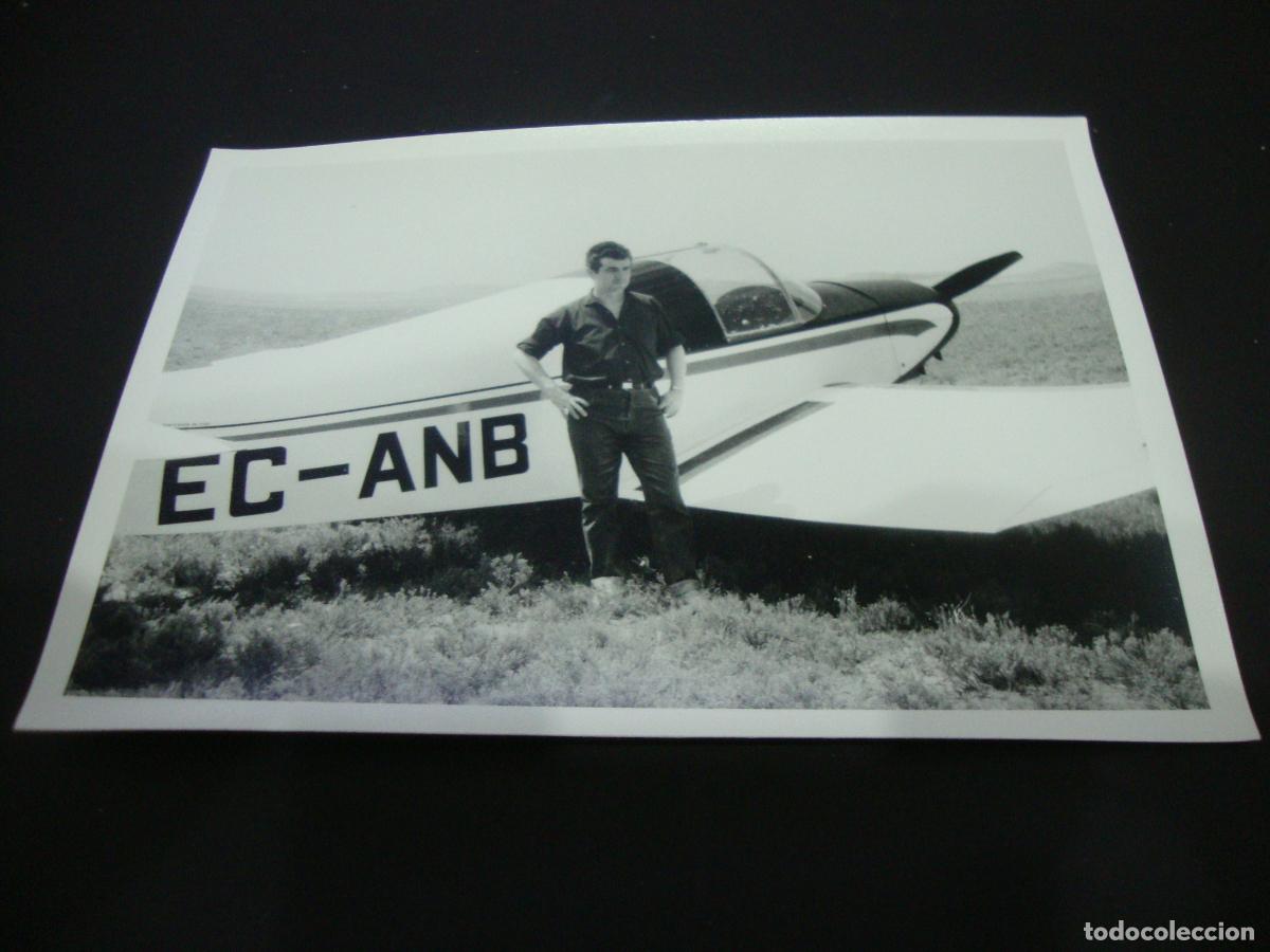 Fotograf&iacute;a antigua: FOTOGRAFIA AVIONETA CAMPO DE ALFES LERIDA 1965