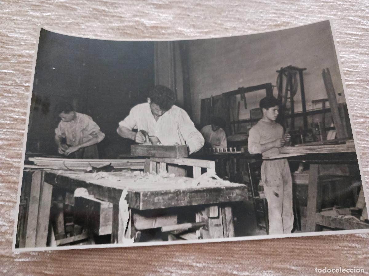 Fotograf&iacute;a antigua: ciudad de los muchachos, el taller de carpinteria, 1955