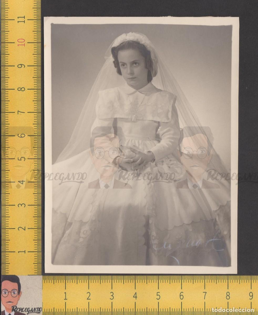 Fotograf&iacute;a antigua: NI&Ntilde;A COMUNION VESTIDO BLANCO, VELO, MISAL Y ROSARIO / FOTO ANTIGUA A&Ntilde;OS 60 - ESPA&Ntilde;A INFANCIA