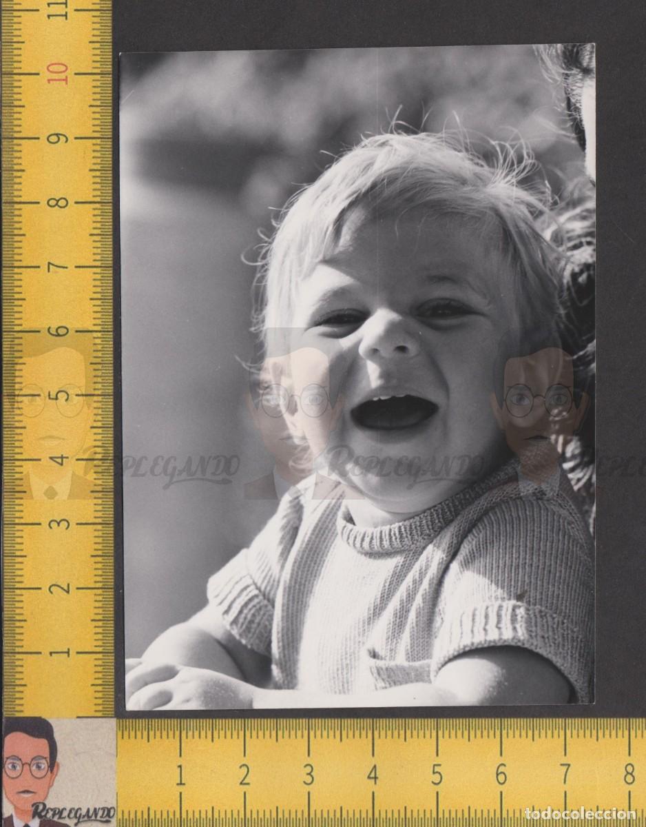 Fotograf&iacute;a antigua: SIMP&Aacute;TICO NI&Ntilde;O PEQUE&Ntilde;O RUBIO RIE A CARCAJADAS / RISA / FOTO ANTIGUA A&Ntilde;OS 60 / INFANCIA ESPA&Ntilde;A