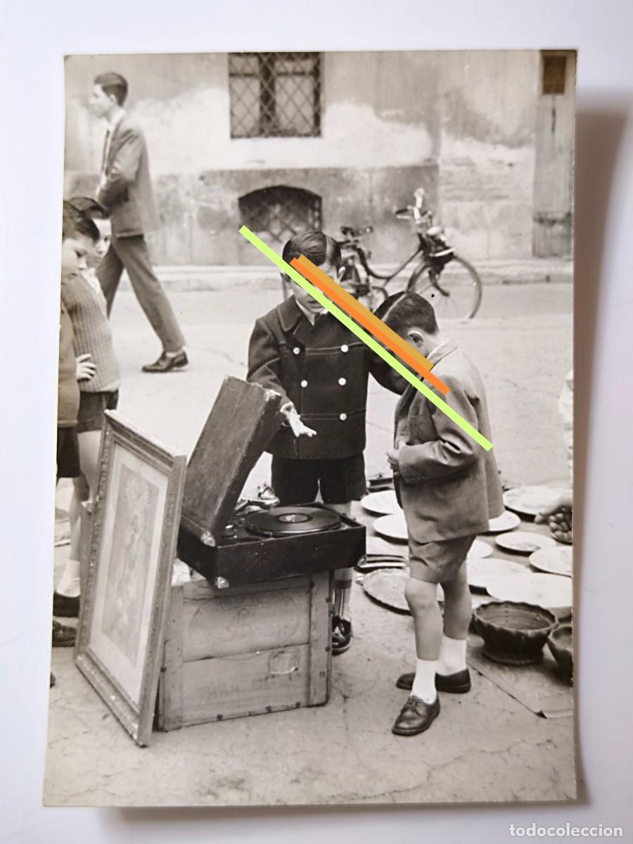 Fotograf&iacute;a antigua: Antigua fotograf&iacute;a. Rastro de Valencia. A&ntilde;os 50/60.
