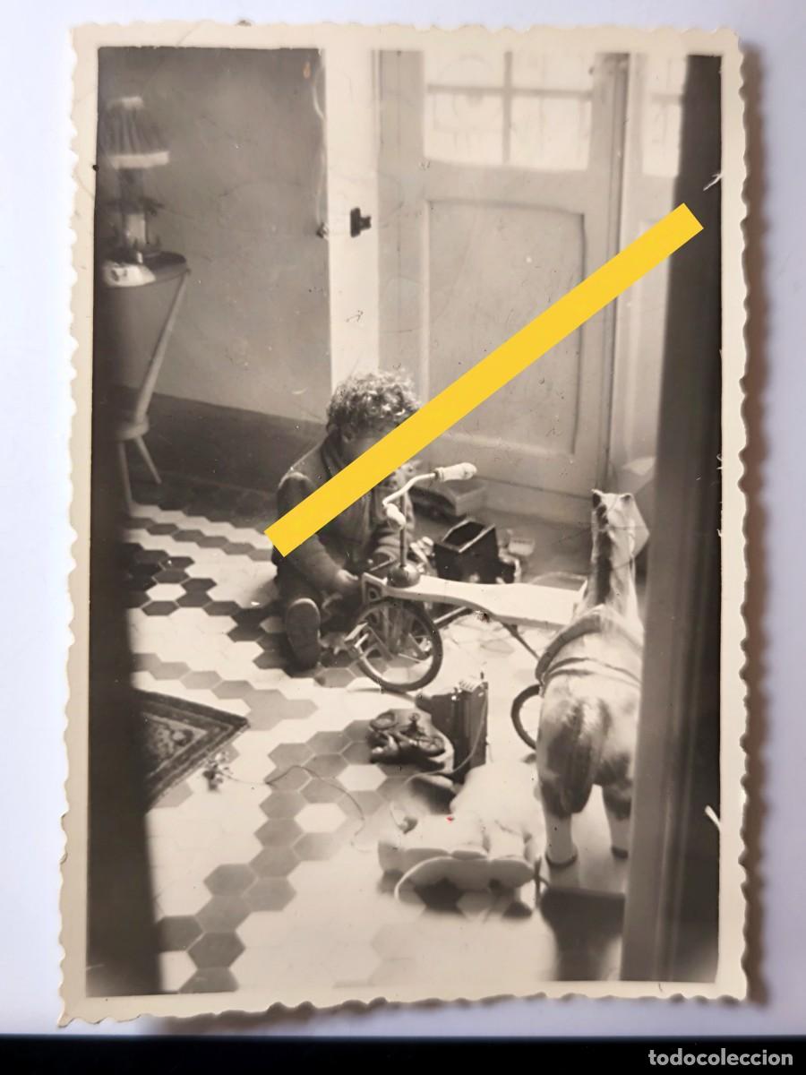 Fotograf&iacute;a antigua: Antigua fotograf&iacute;a. Ni&ntilde;o, juguetes. A&ntilde;os 50.