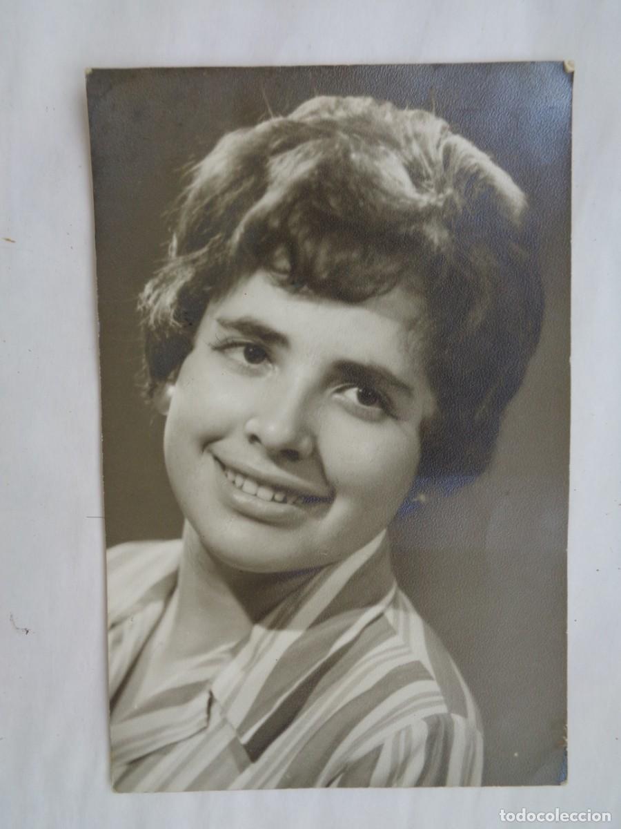 Fotografia antiga: PRECIOSA FOTO DE ESTUDIO DE SE&Ntilde;ORITA. DE CARLOS. OBSEQUIO M&ordf; JOSEFA CARO, COMESTIBLES. SEVILLA