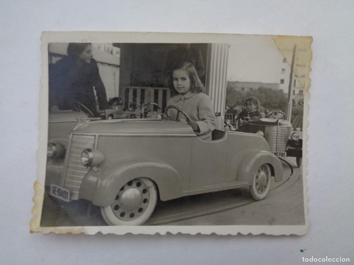 Fotografia antiga: MINUTERO DE FOTOGRAFO DE FERIA : NI&Ntilde;A EN COCHECITO DEL TIOVIVO