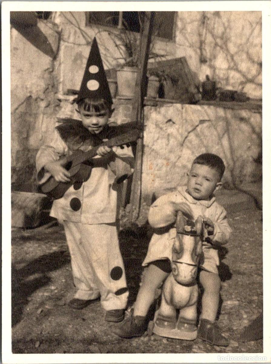 Antique Photography: Ni&ntilde;os -Disfraz de Pierrot-Juguetes-Caballo Cart&oacute;n- Guitarra -Sin Localizar ni fechar -60 ?- 113x84mm
