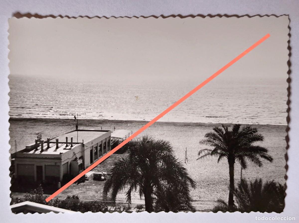 Alte Fotografie: Antigua fotograf&iacute;a. Merendero. Playa de Castell&oacute;n. A&ntilde;os 60.