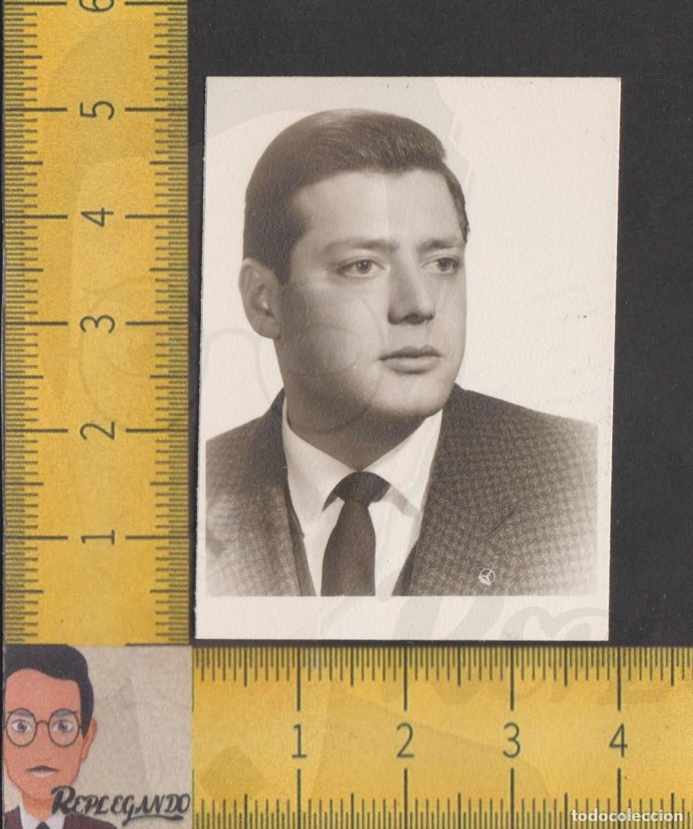 Fotograf&iacute;a antigua: FOTOMATON - CHICO JOVEN PIN MERCEDES BENZ - FOTO ANTIGUA TIPO CARNET - PHOTOMATON A&Ntilde;OS 50 - LGTB