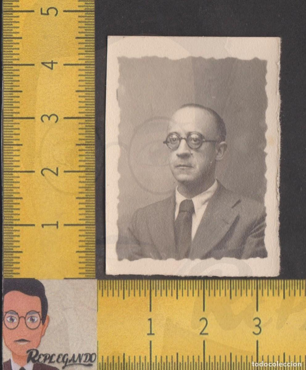Photographie ancienne: FOTOMATON - HOMBRE SERIO GAFAS REDONDAS Y LUNAR - FOTO ANTIGUA TIPO CARNET - PHOTOMATON A&Ntilde;OS 30