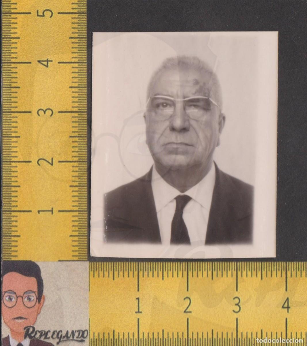 Photographie ancienne: FOTOMATON - HOMBRE SERIO CON GAFAS Y TRAJE - FOTO ANTIGUA TIPO CARNET - PHOTOMATON A&Ntilde;OS 60