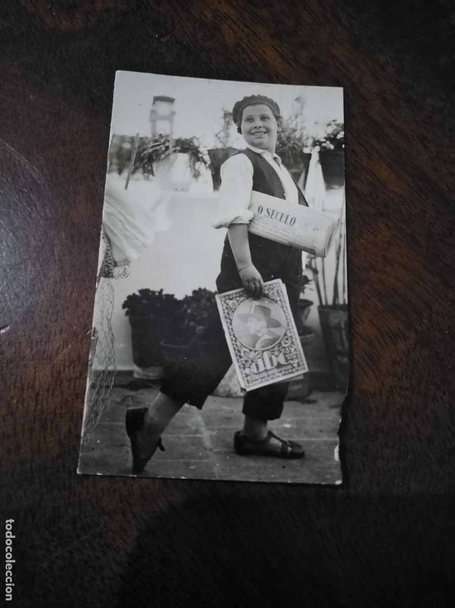 Fotografia antica: Fotograf&iacute;a original ni&ntilde;o repartidor Diario Jornal &rdquo;O Seculo&rdquo; de Portugal. A&ntilde;os 20.