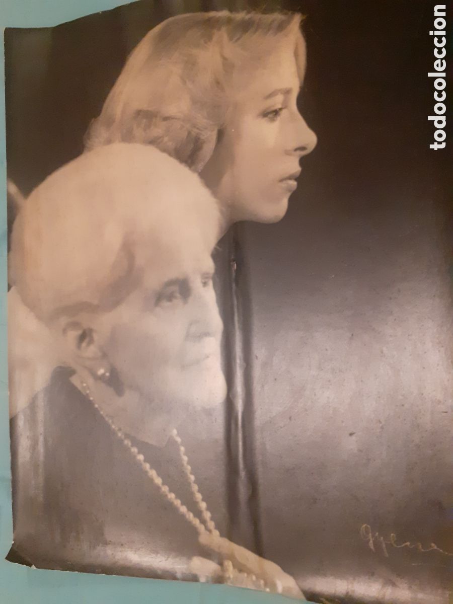 Fotograf&iacute;a antigua: ENORME FOTO DE DOS MUJERES. FOTOGRAFO GYENES. FIRMADA. 60 X 50 CM.