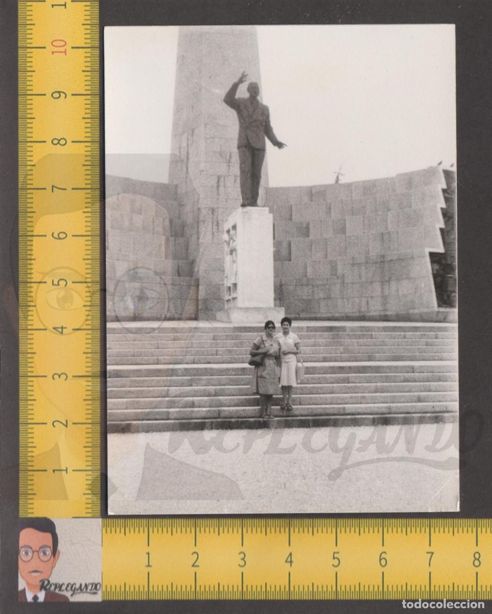 Alte Fotografie: TRENTO (ITALIA): MUJERES MONUMENTO ALCIDE DE GASPERI DEMOCRAZIA CRISTIANA - FOTO ANTIGUA A&Ntilde;OS 50/60