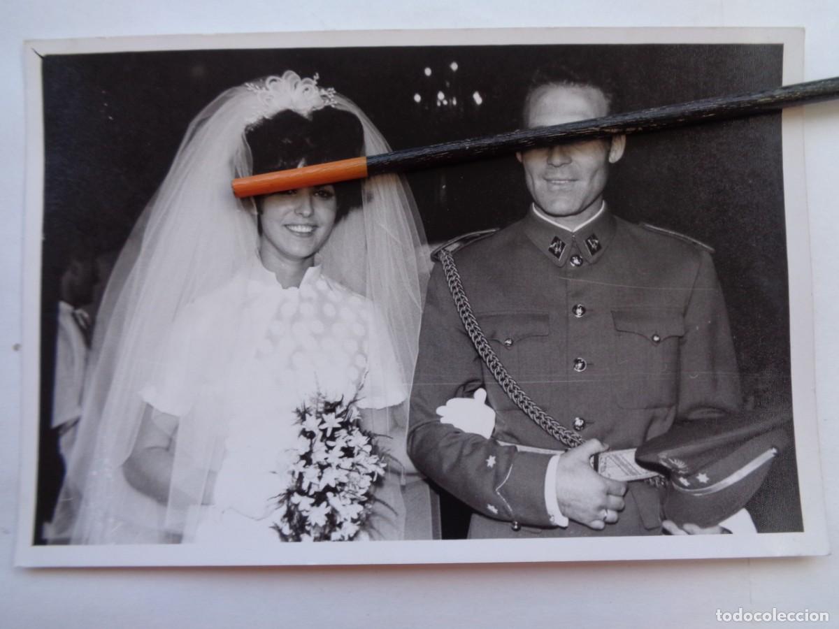 Fotograf&iacute;a antigua: FOTO DE BODA DE MILITAR , TENIENTE INFANTERIA CON CORDON .... 12 X 18 CM