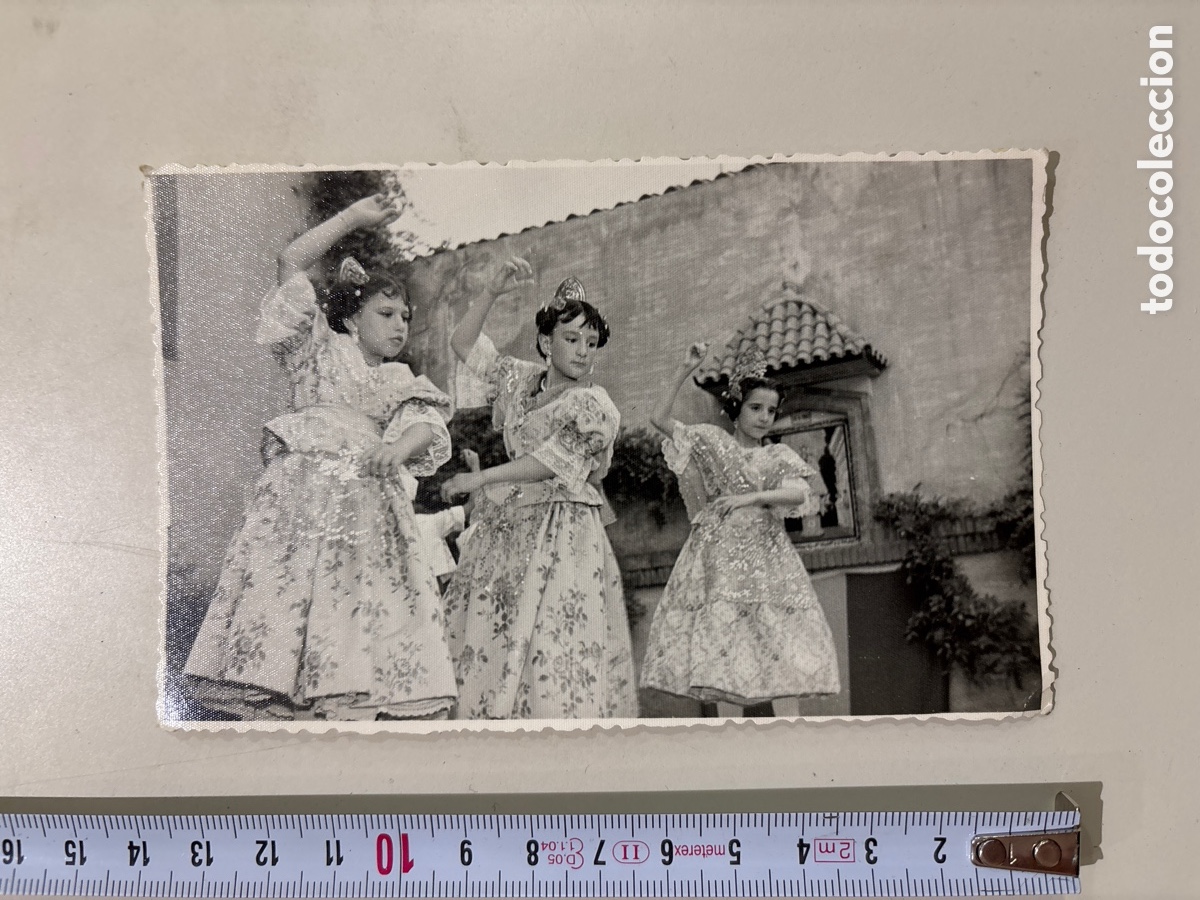 Photographie ancienne: FOTO. FOLKLORE VALENCIANO EN LAS FIESTAS POPULARES. MUNICIPIO?. FOT&Oacute;GRAFO?.