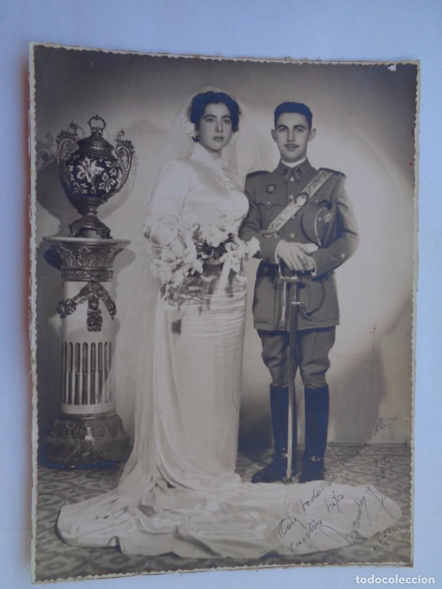 Fotograf&iacute;a antigua: PRECIOSA FOTO ESTUDIO BODA MILITAR, ALFEREZ INFANTERIA CON SABLE Y BOTAS MONTAR ... 18 X 24 CM