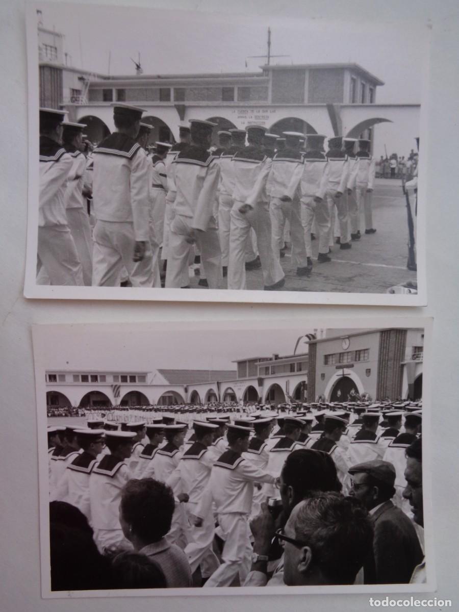 Antique Photography: MARINA DE GUERRA : LOTE 2 FOTOS DE MARINEROS EN FORMACION Y DESFILE, SEGUAMENTE JURA DE BANDERA