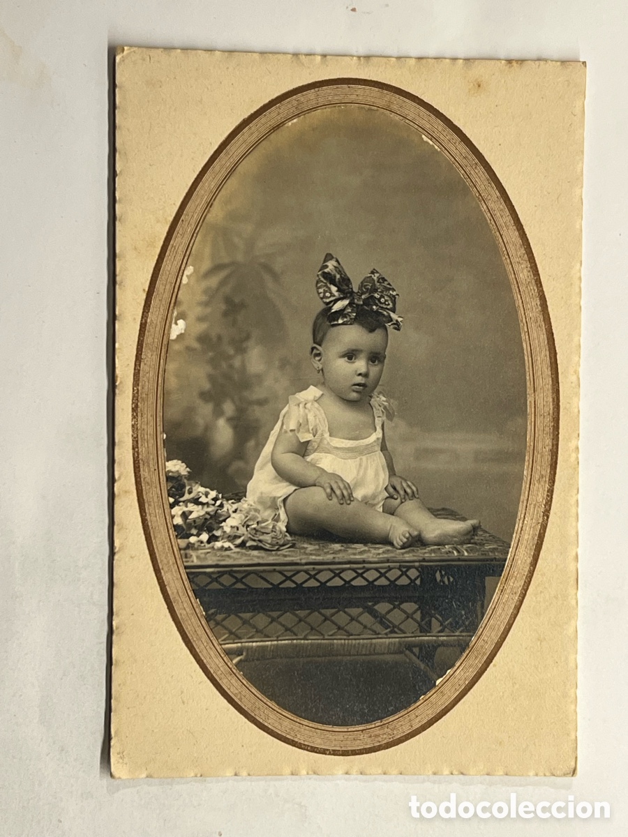 Fotografia antiga: DENIA. Ni&ntilde;a con Gran Lazo.. Marsal, fot&oacute;grafo&hellip; (h.1920?) Med&iacute;das: 10 x 15 cm.,