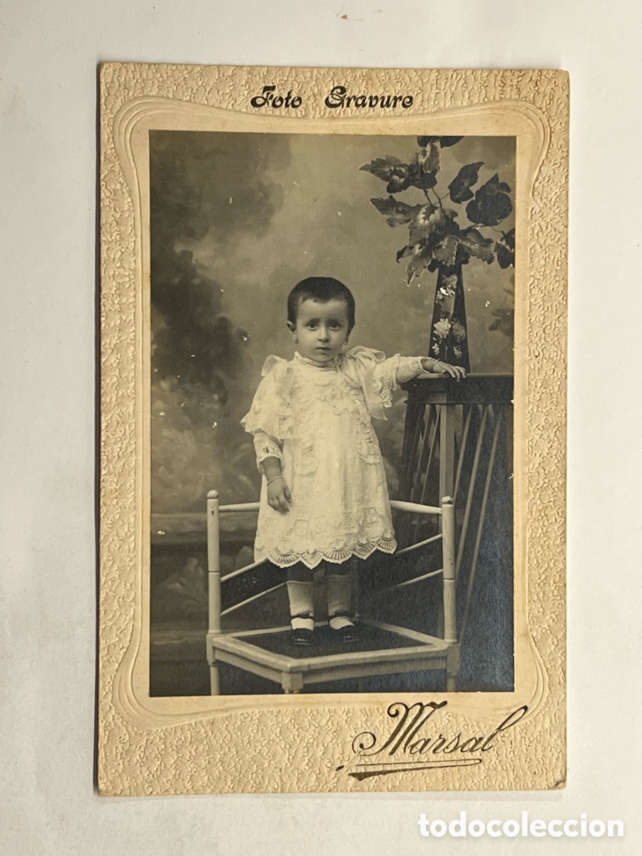Fotografia antiga: DENIA. Ni&ntilde;a de corta edad con vestido blanco.. Marsal, fot&oacute;grafo&hellip; (h.1920?) Med&iacute;das: 14 x 9 cm