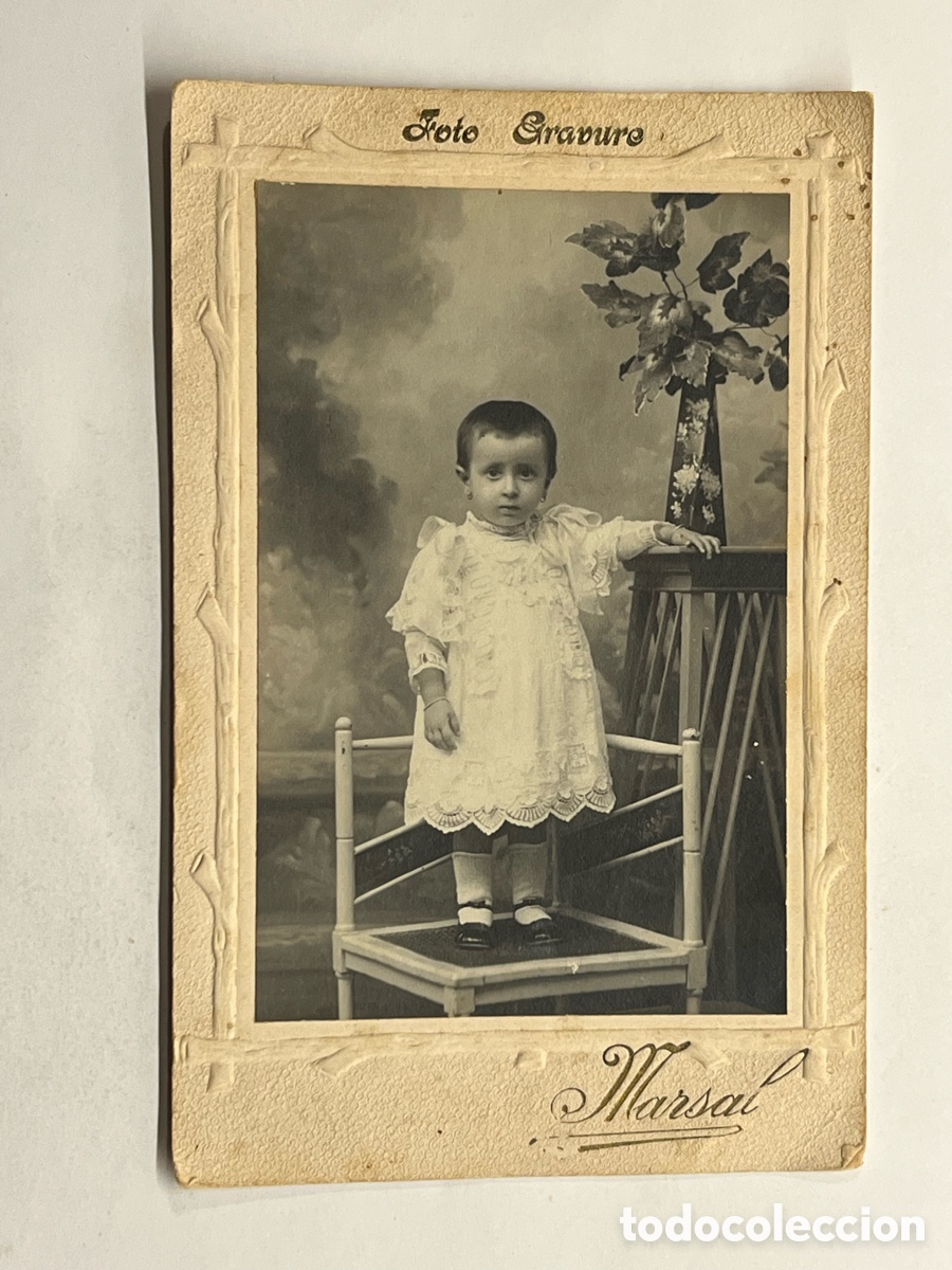 Fotografia antiga: DENIA. Ni&ntilde;a de corta edad con vestido blanco.. Marsal, fot&oacute;grafo&hellip; (h.1920?) Med&iacute;das: 14 x 9 cm