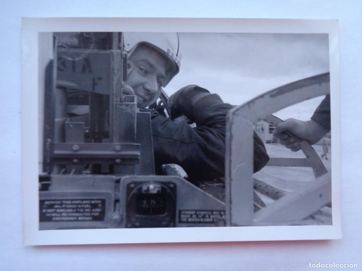 Fotograf&iacute;a antigua: AVIACION : FOTO DE MILITAR DEL EJERCITO DEL AIRE EN EL AVION