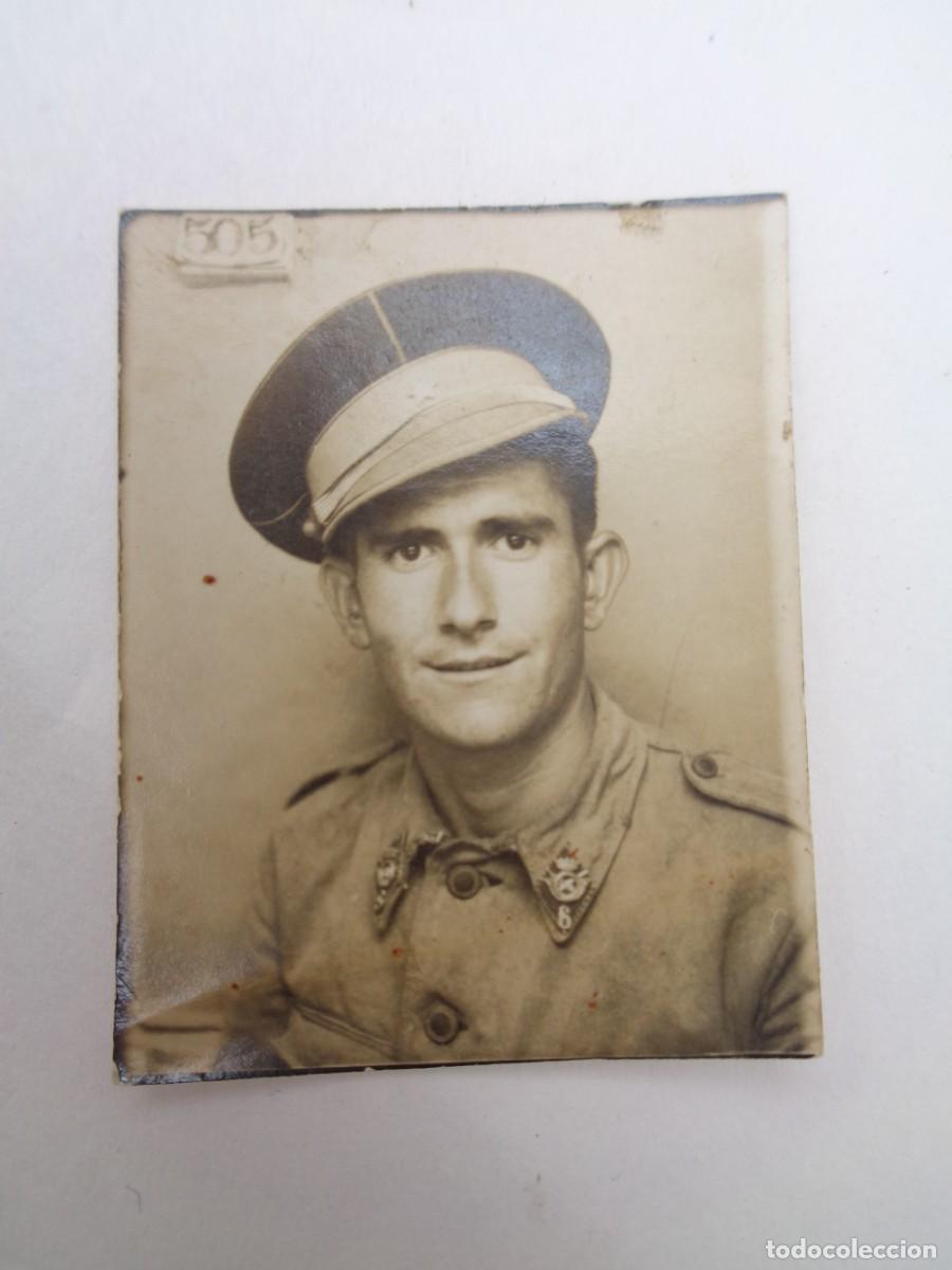 Fotograf&iacute;a antigua: FOTOMATON DE MILITAR DE INFANTERIA CON GORRA DE ALFEREZ DE REGULARES , 1943
