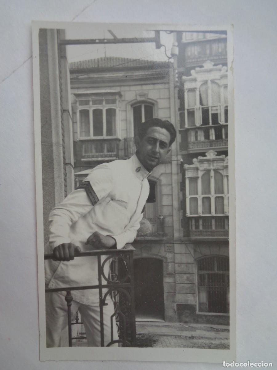 Fotograf&iacute;a antigua: FOTO DE MILITAR CON UNIFORME BLANCO ( INFANTERIA MARINA ?) Y GALONES EN MANGAS. PRINCIPIOS DE SIGLO
