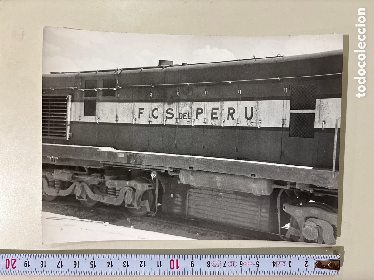 Fotograf&iacute;a antigua: FOTO. EXCURSION A LOS ANDES, PERU. LOCOMOTORA DEL FERROCARRIL. FOT&Oacute;GRAFO?.