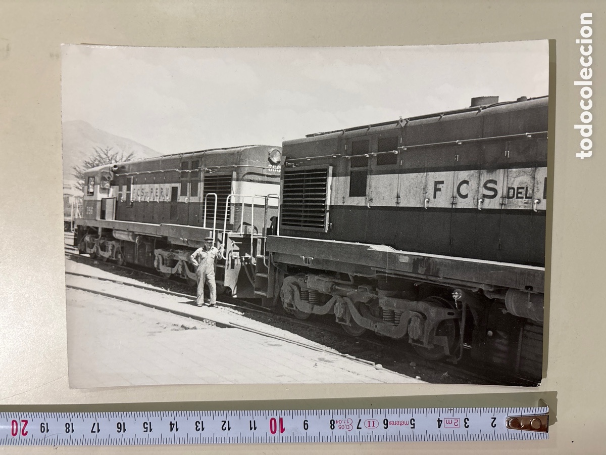 Fotograf&iacute;a antigua: FOTO. EXCURSION A LOS ANDES, PERU. LOCOMOTORAS FERROCARRIL. FOT&Oacute;GRAFO?.