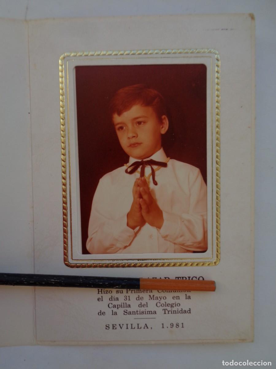 Fotograf&iacute;a antigua: PRECIOSA FOTO A COLOR DE ESTUDIO DE NI&Ntilde;O DE PRIMERA COMUNION EN ESTAMPA. SEVILLA, 1981