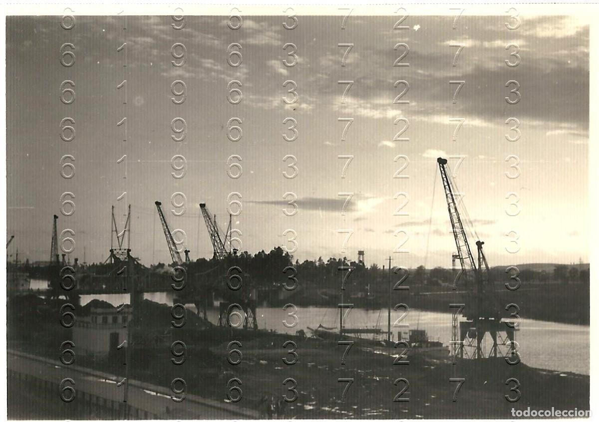 Fotograf&iacute;a antigua: SEVILLA PUERTO A&Ntilde;OS 50 FOTOGRAFIA UNICA 10X7 LM62