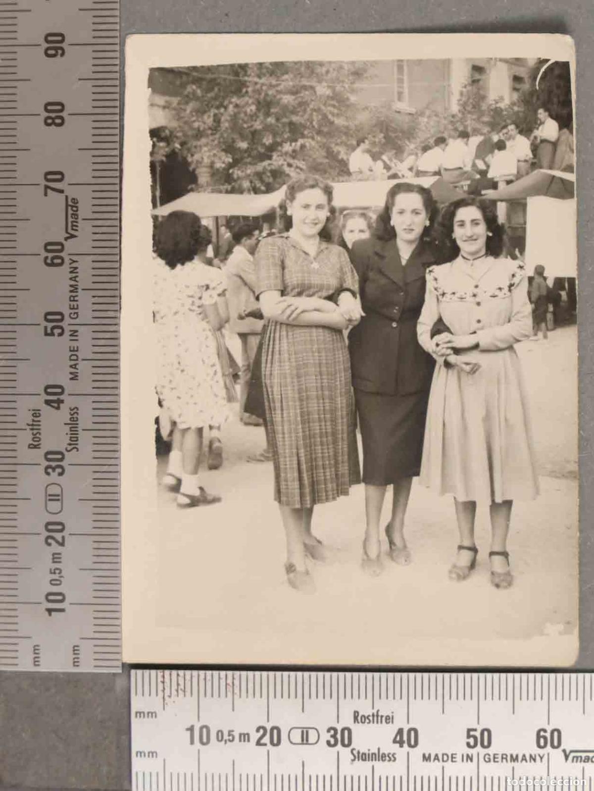 Fotografia antica: FOTOGRAFIA. MUJERES EN LA CALLE. FIESTA CELEBRACION