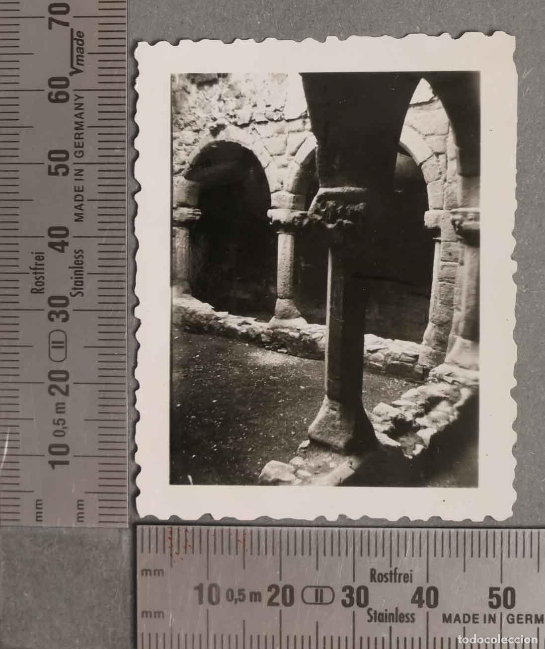 Fotografia antica: FOTOGRAFIA. CLAUSTRO ST JOAN DE LES ABADESES 1954