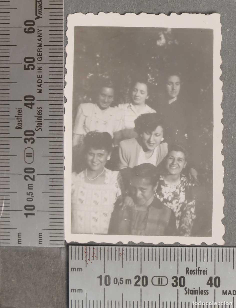 Fotografia antica: FOTOGRAFIA. MUJERES EN JARDIN