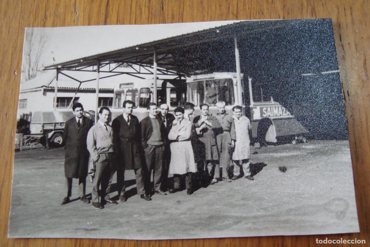 Fotograf&iacute;a antigua: ANTIGUA FOTOGRAFIA GRUPO DE SE&Ntilde;ORES TALLERES AUTOBUSES SEVILLA A&Ntilde;OS 60