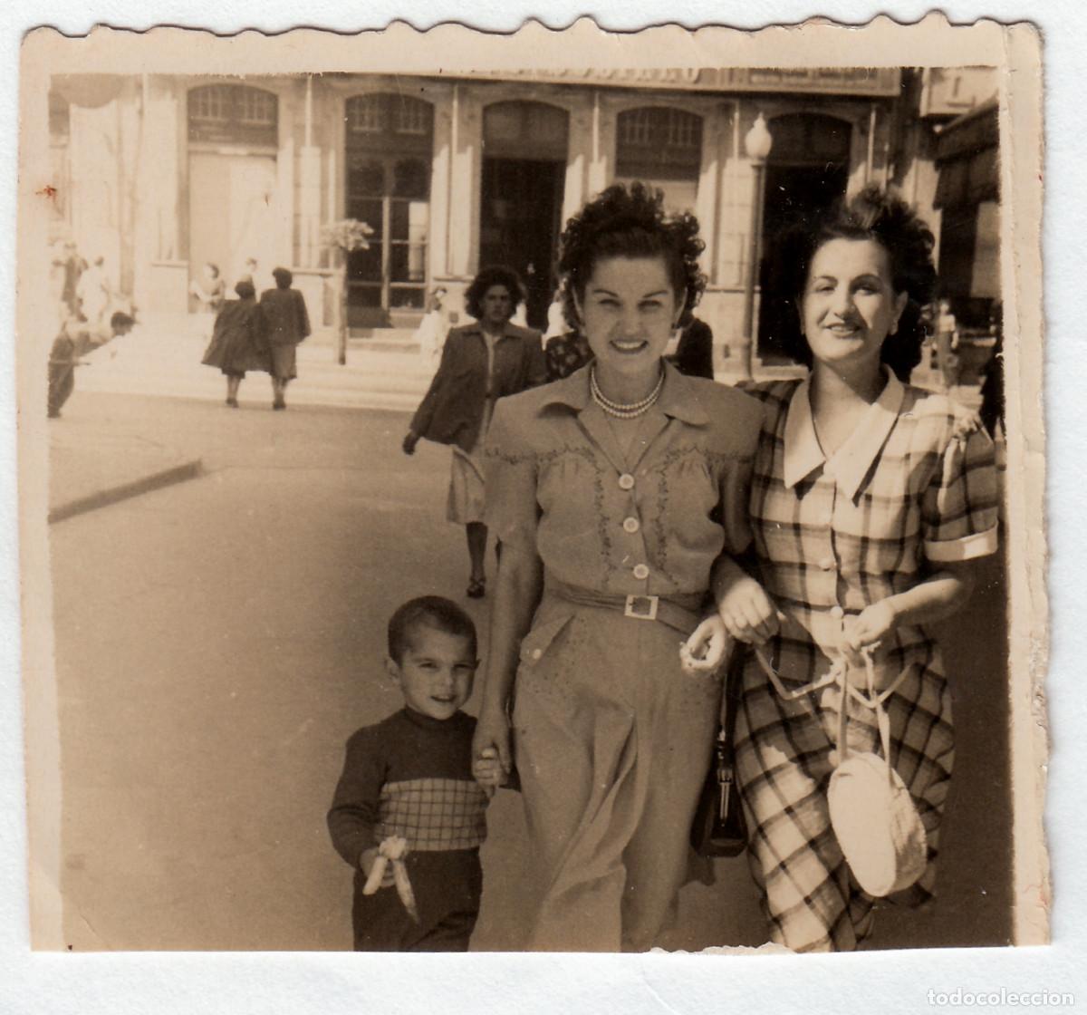 Fotograf&iacute;a antigua: Minutero. Damas. Calle, comercio Modesto Bobillo de la ciudad de Vigo. A&ntilde;os 40 vy