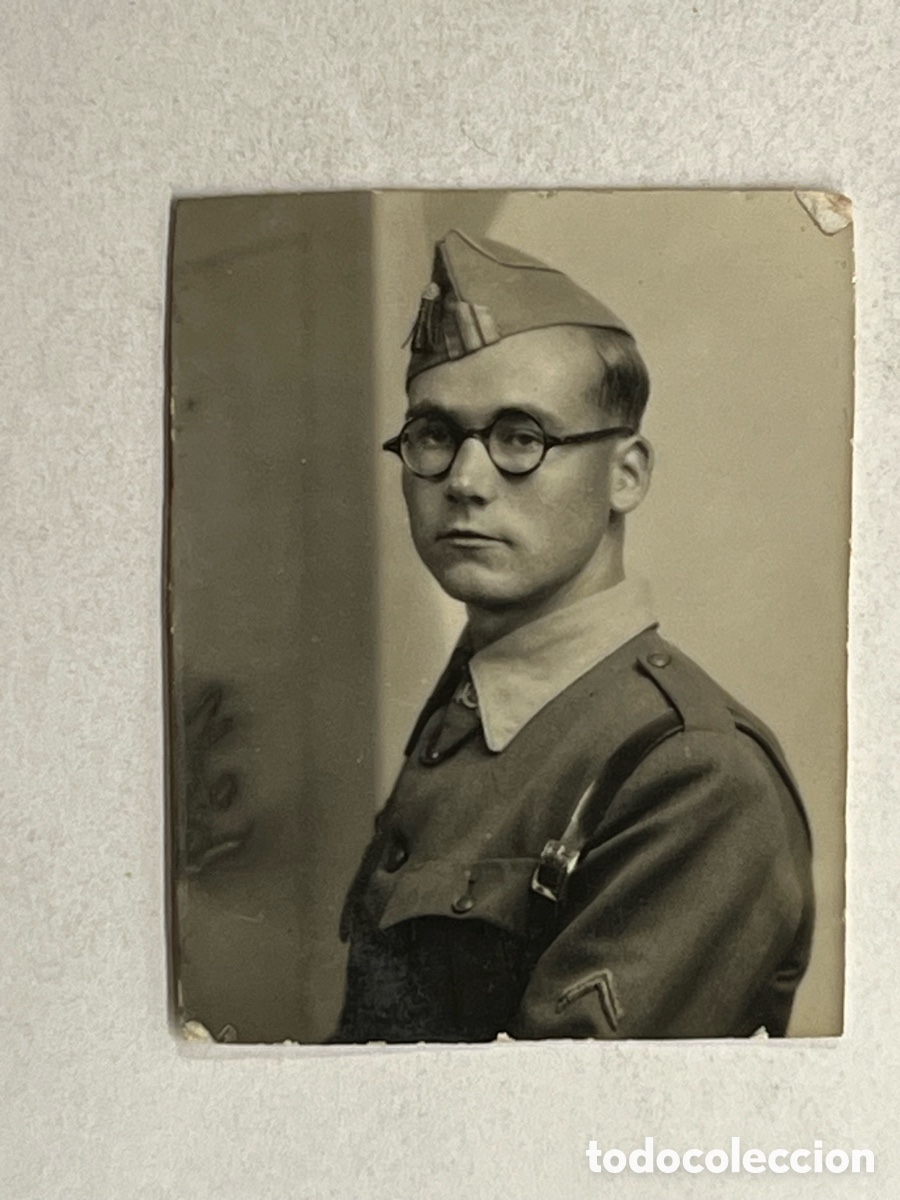 Fotograf&iacute;a antigua: FOTOMATON. Fotograf&iacute;a joven Militar del Arma de Infanter&iacute;a.. (h.1945?) Med&iacute;das: 4 x 5 cm.