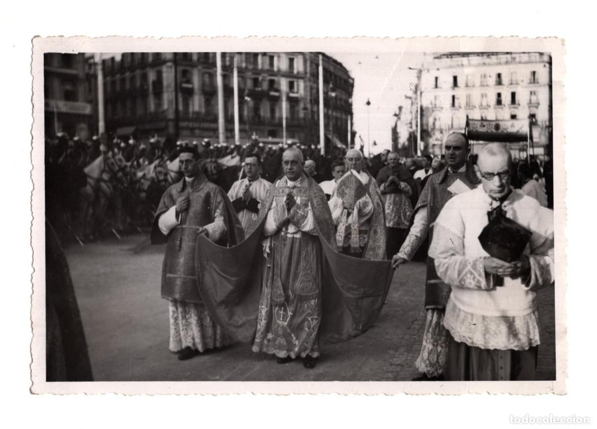 Fotografia antica: MADRID.- SEMANA SANTA. PROCESI&Oacute;N. PUERTA DEL SOL. 14,5X9,5
