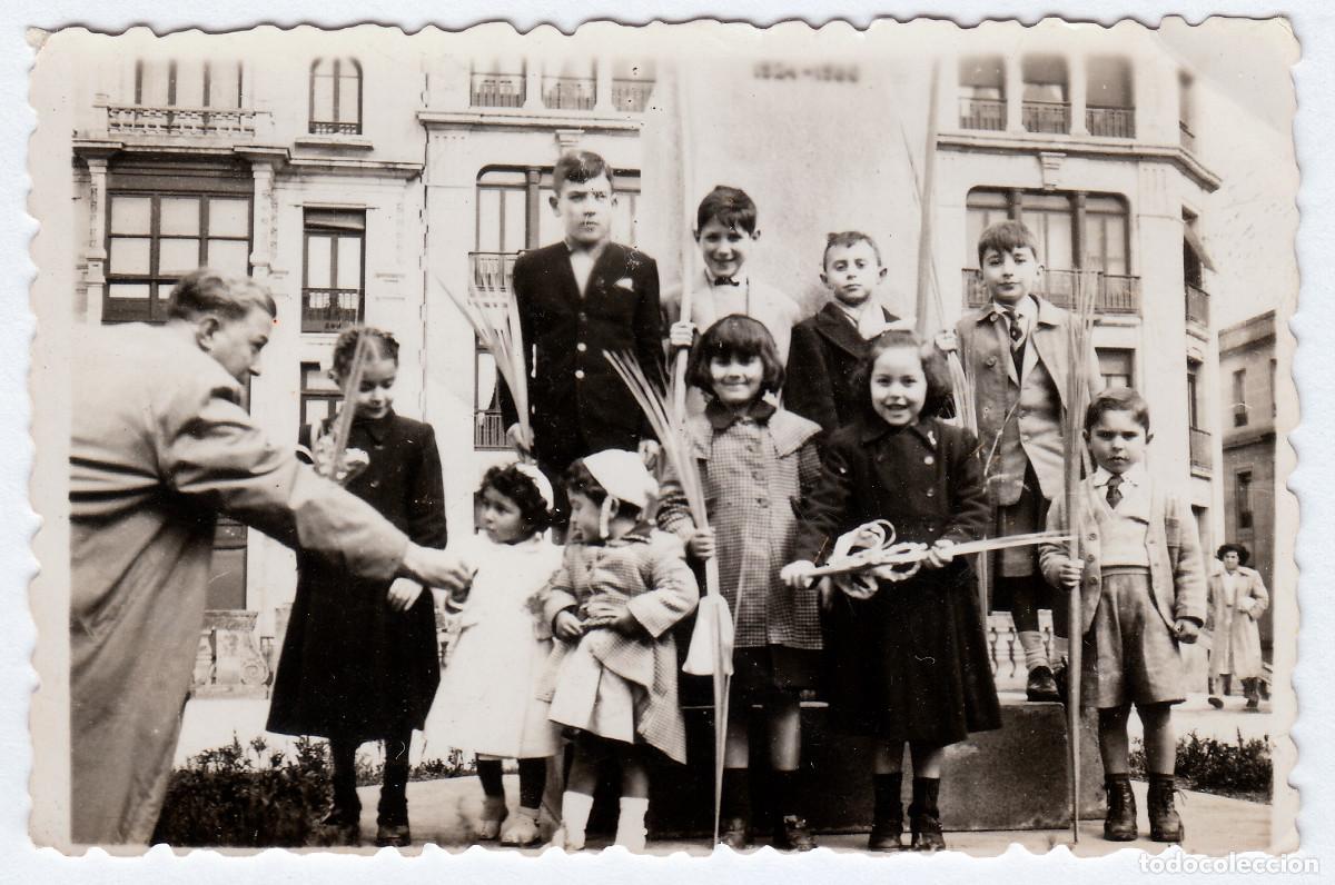 Alte Fotografie: Preciosa foto. Ni&ntilde;os posando con sus palmas de Semana Santa, Castell&oacute;n? A&ntilde;os 50 vy