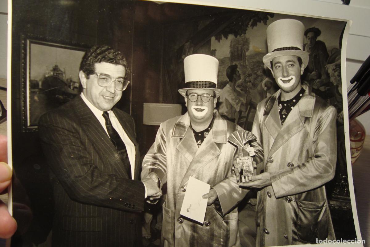 Fotograf&iacute;a antigua: ANTIGUA FOTOGRAFIA CARVANAL CADIZ 1994. BRAULIO MEDEL UNICAJA. CORO INOCENTE INOCENTE PREMIO