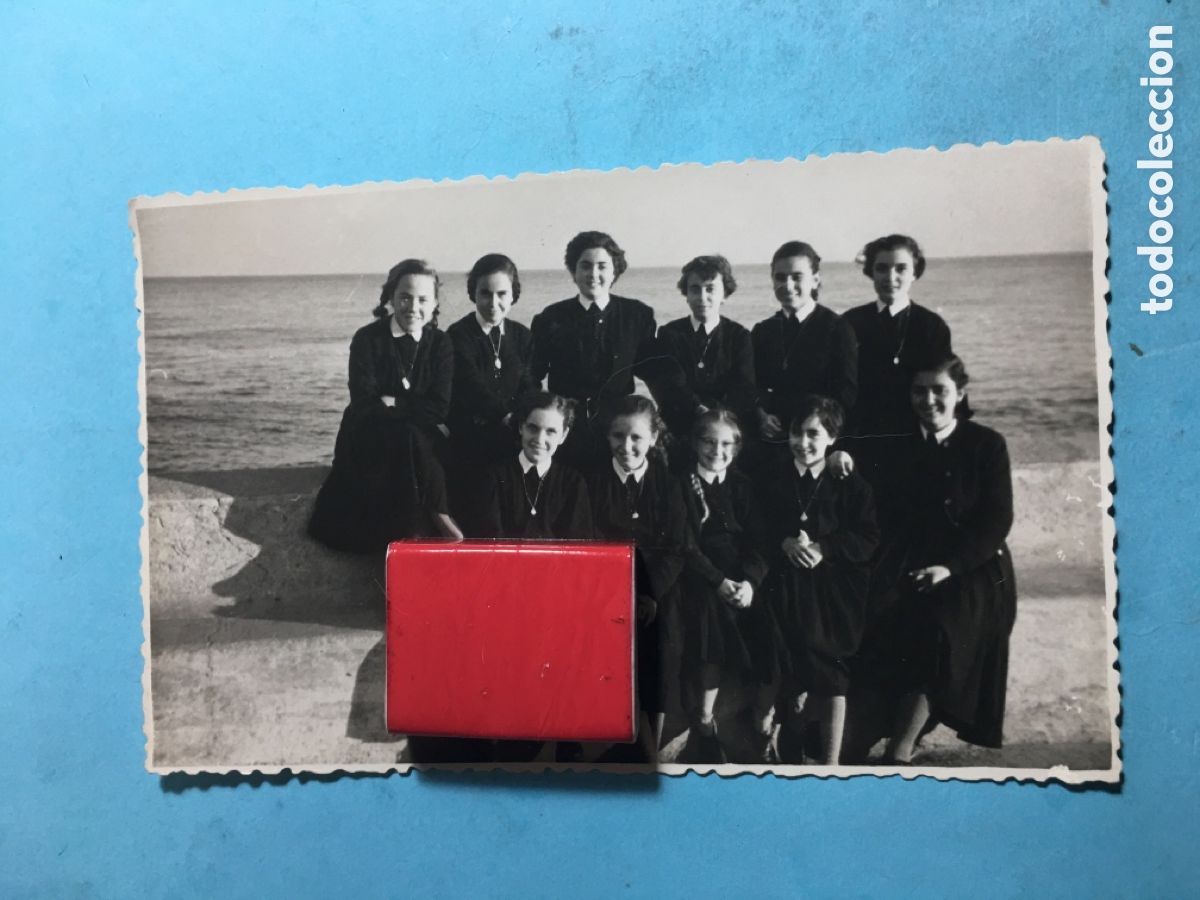 Fotograf&iacute;a antigua: 50&acute;s ca. LOTE 3 FOTOS DE NI&Ntilde;AS DE COLEGIO DE MONJAS Y MONJAS: ''sacrificio y silencio''