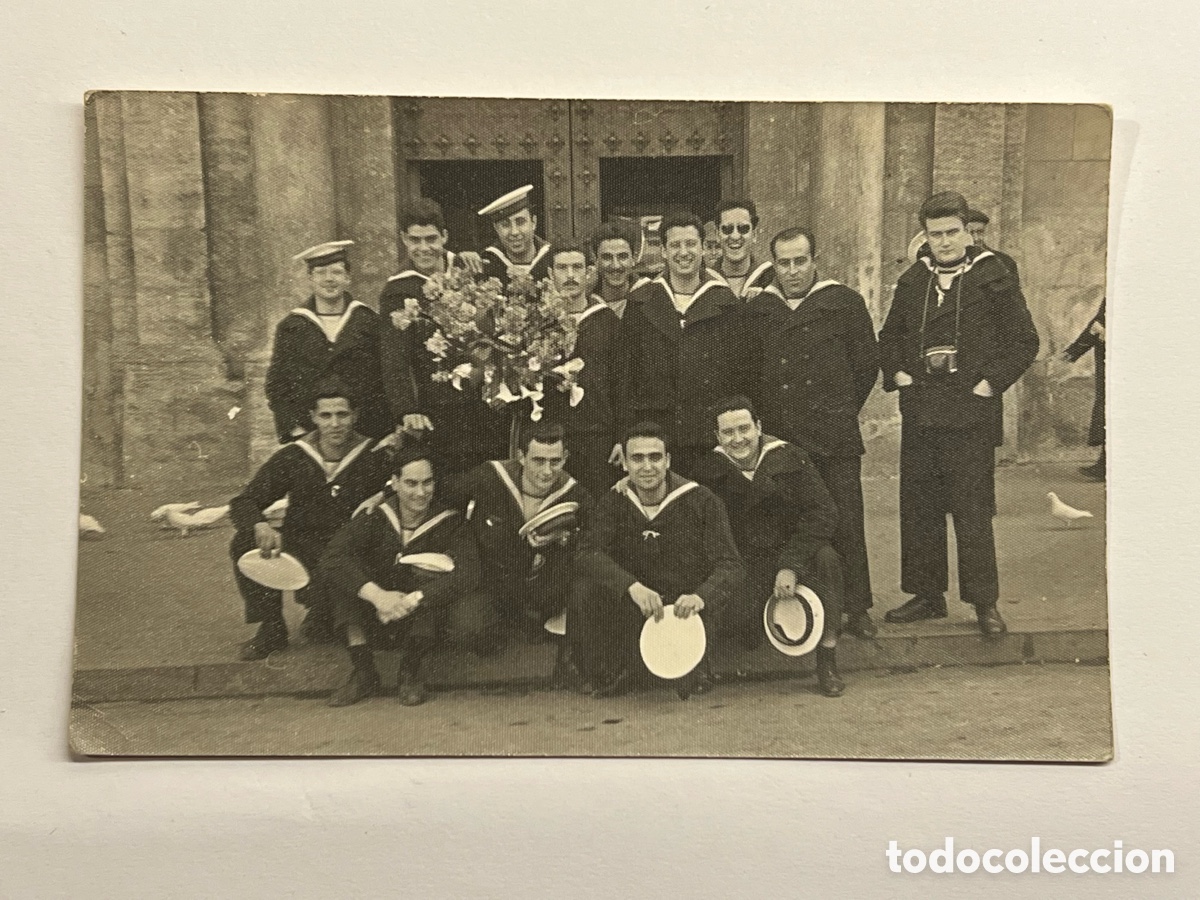 Fotograf&iacute;a antigua: VALENCIA. Infanter&iacute;a de Marina.. Celebrando la licenciatura. Flores a la Virgen del Cabanyal..