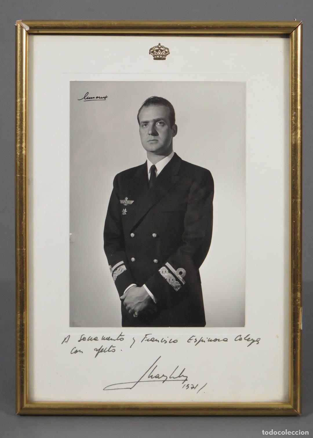 Fotograf&iacute;a antigua: FOTOGRAFIA. SAR PRINCIPE DON JUAN CARLOS. CONTRALMIRANTE. AUTOGRAFIADA MANUSCRI 1971.